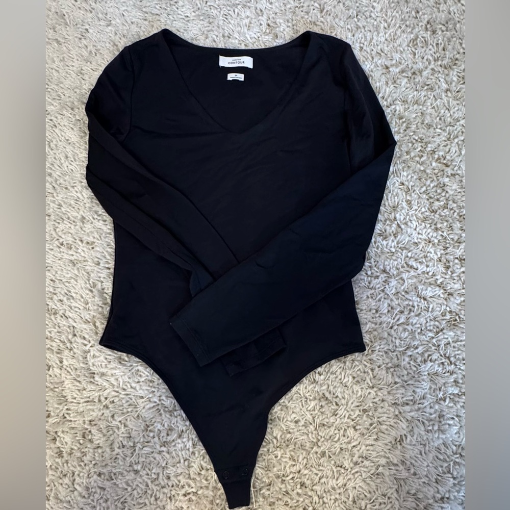 Aritzia Babaton Contour Bodysuit V-Neck Black